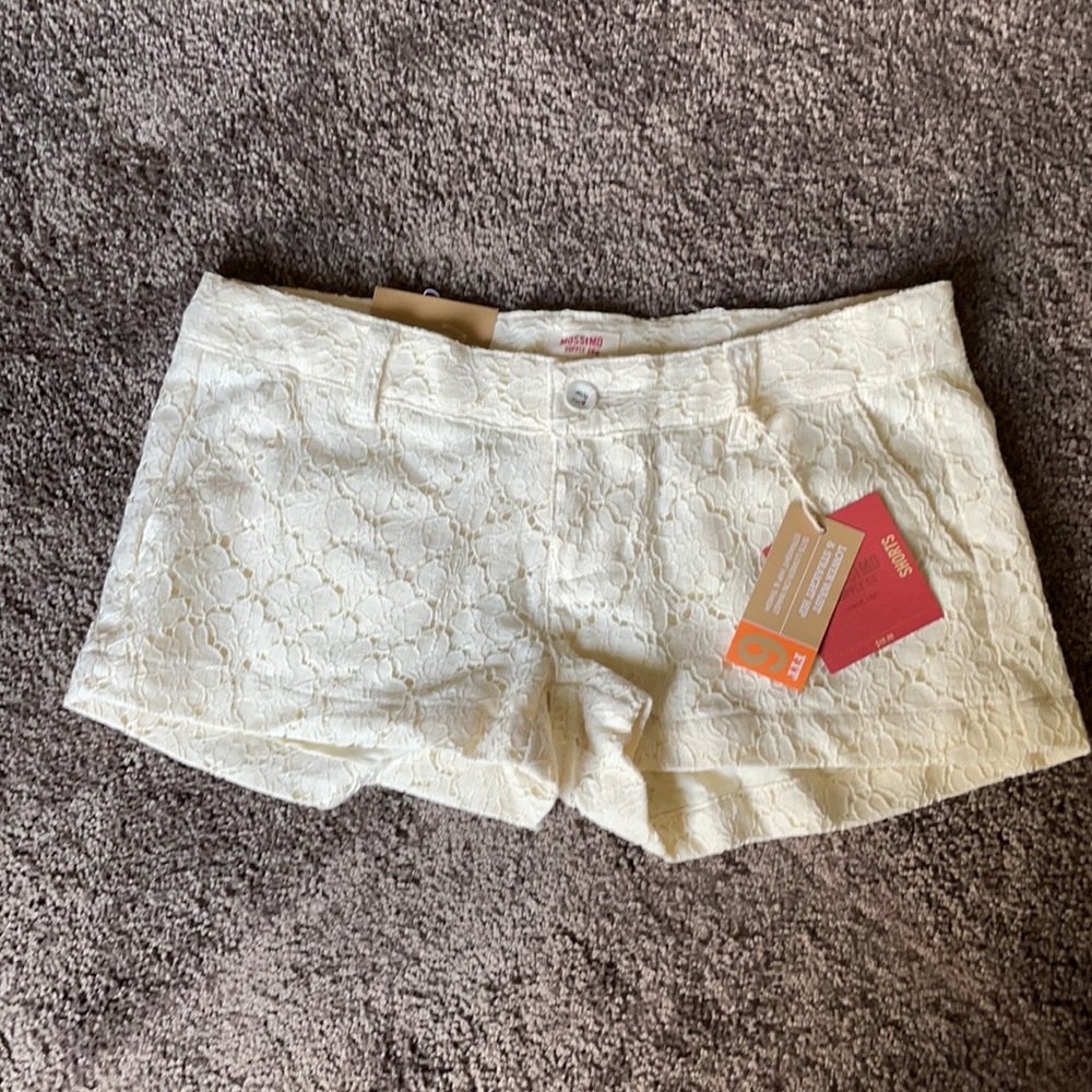 Mossimo cream shorts